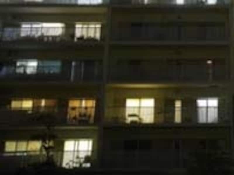 明かりのついていない部屋が留守?