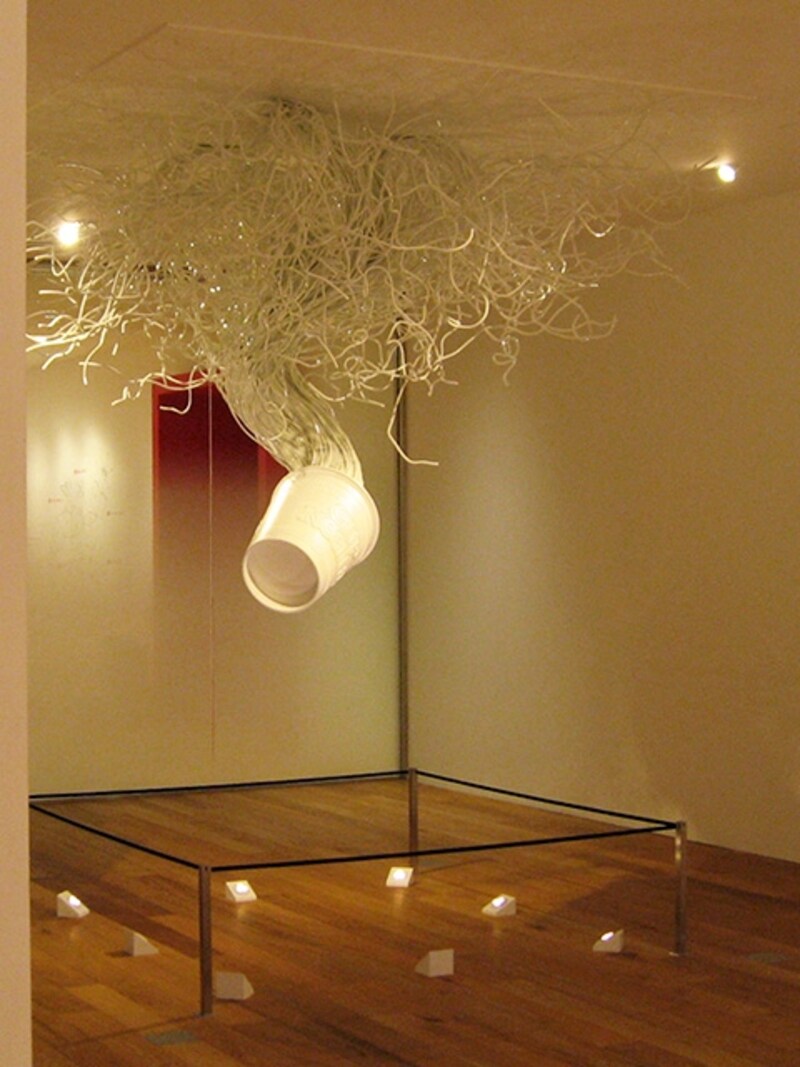 カップヌードルのオブジェの中には、クリエイティブシンキングにつながるワードが隠れています