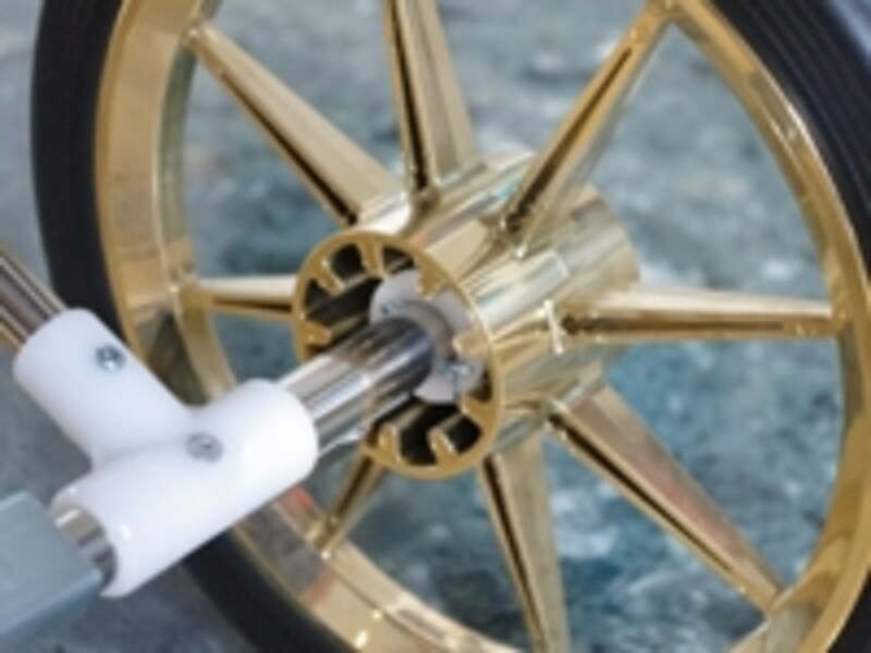 直径30cmの車輪で、どんな段差も楽に越えられる