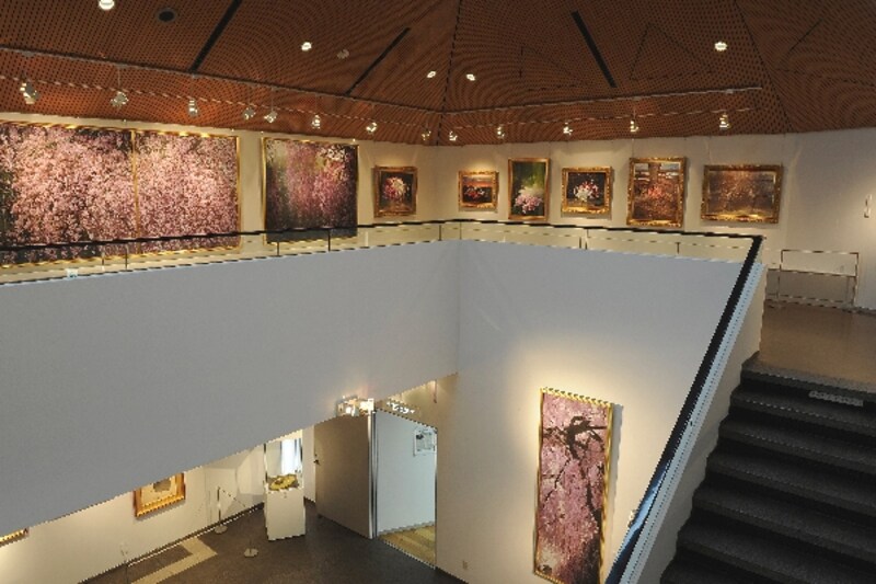 長谷川町子、毬子姉妹の収蔵した絵画で構成される企画展も開催