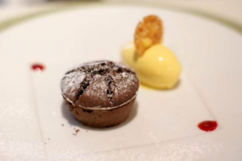 温製ガトーショコラ　トウモロコシのジェラート