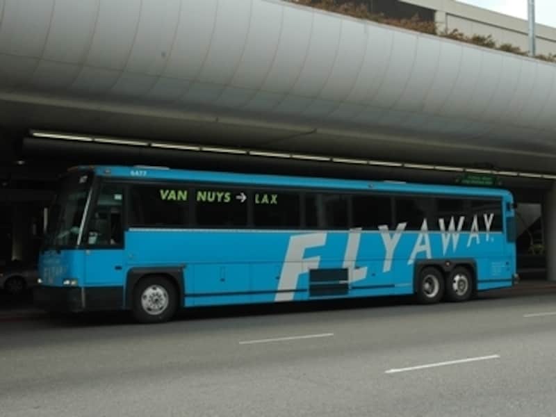 ダウンタウンユニオンステーション他4か所に行くフライアウェイバス