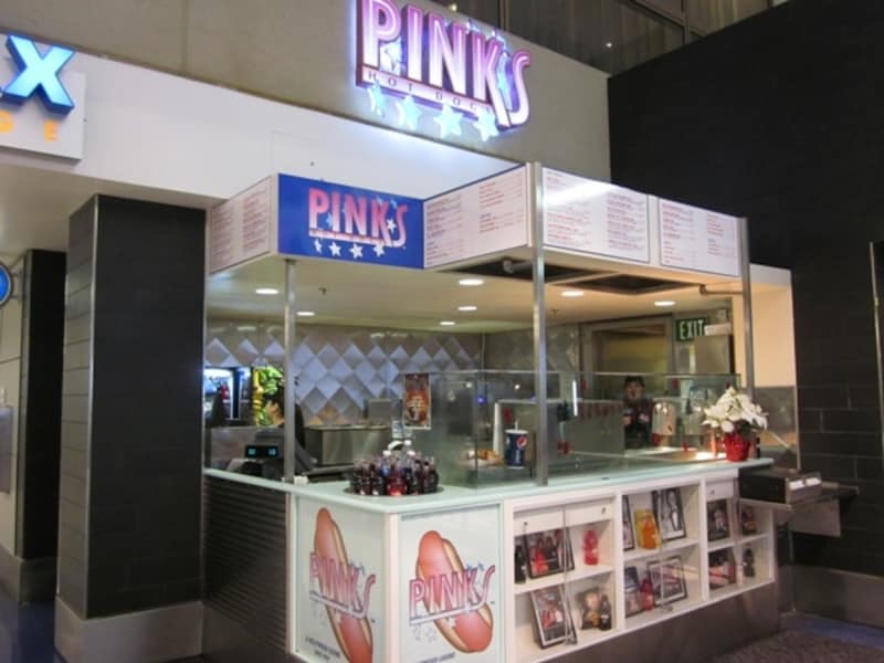 ロサンゼルスの有名ホットドック屋、ピンクスも出店している
