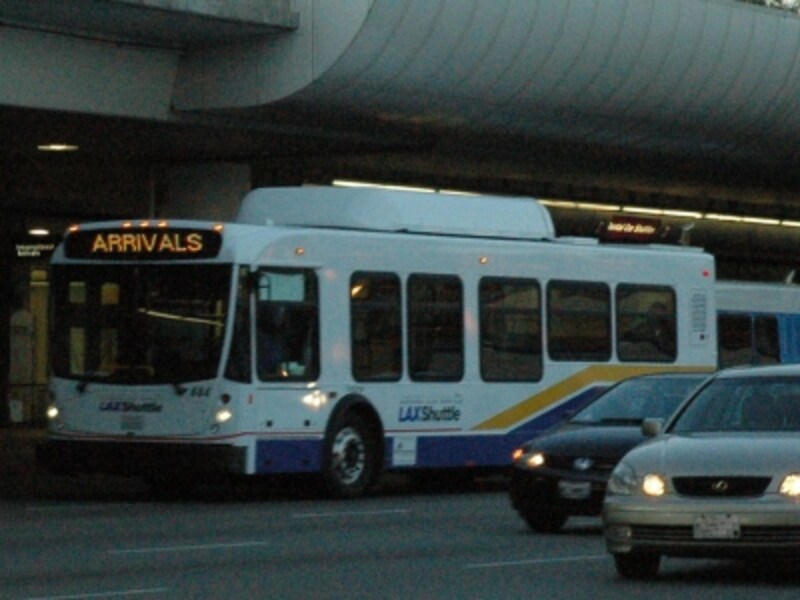 ターミナルを走るLAXシャトル