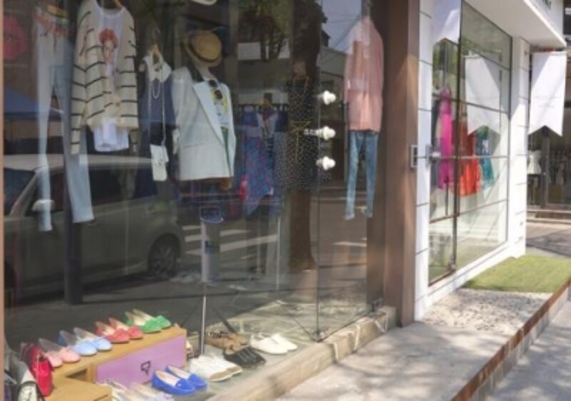 路地裏も歩いてみて。インスタ映えするスポットも多し！