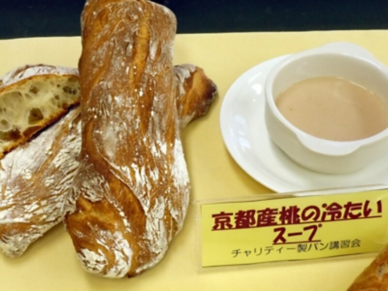 京都産桃の冷たいスープ(チャバタ)