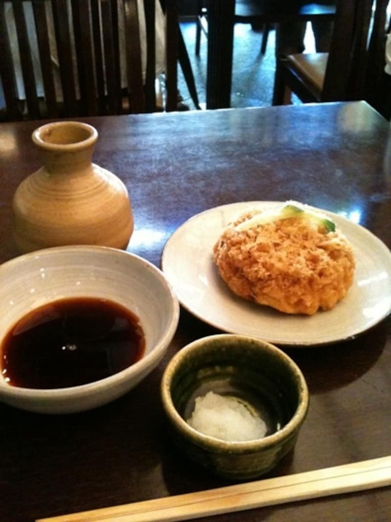 芝海老を高温の濃口胡麻油で揚げた「天たね」