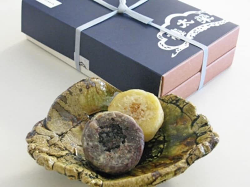 手前「名代　金鍔」（189円）、後方「栗金鍔」（231円）