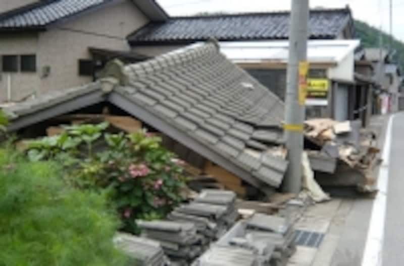 地震で家屋に被害を被っても原則は「自己責任」