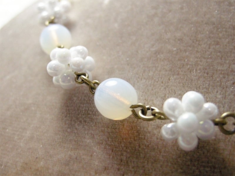 ビーズボールの木苺ネックレス