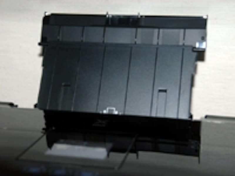 前面給紙トレイだけでなく背面給紙もできるので、厚紙印刷などにも向いている