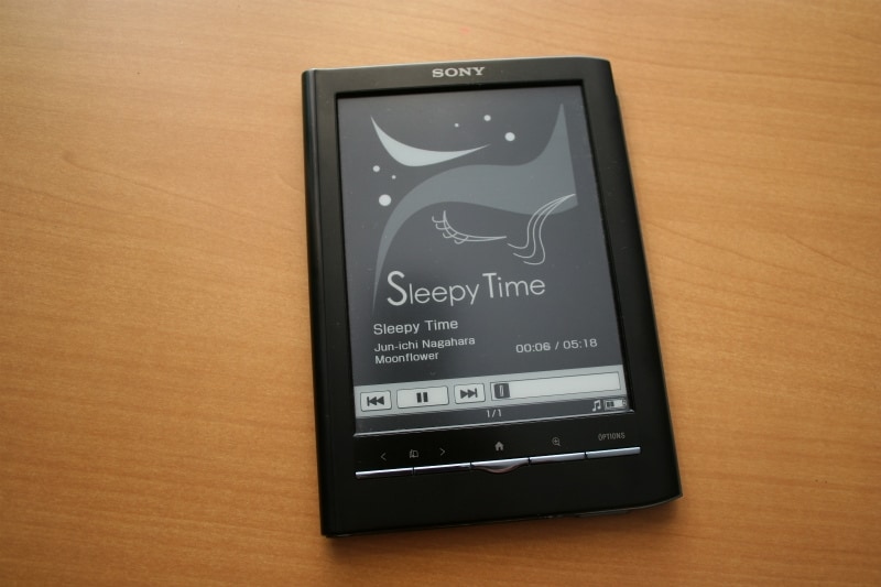 音楽再生画面。書籍を読みながら再生することもできる