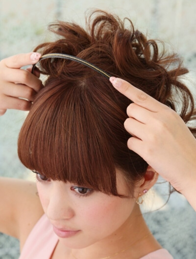 少し前めの位置にするとよりキュートに