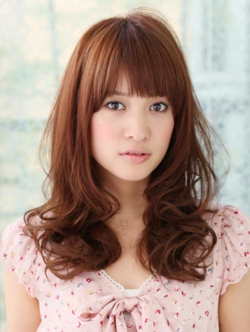 華やかカールが弾むゴージャスロング