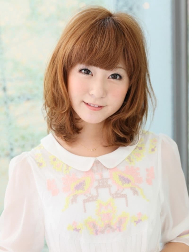 ソフトな揺らぎの前上がりボブ