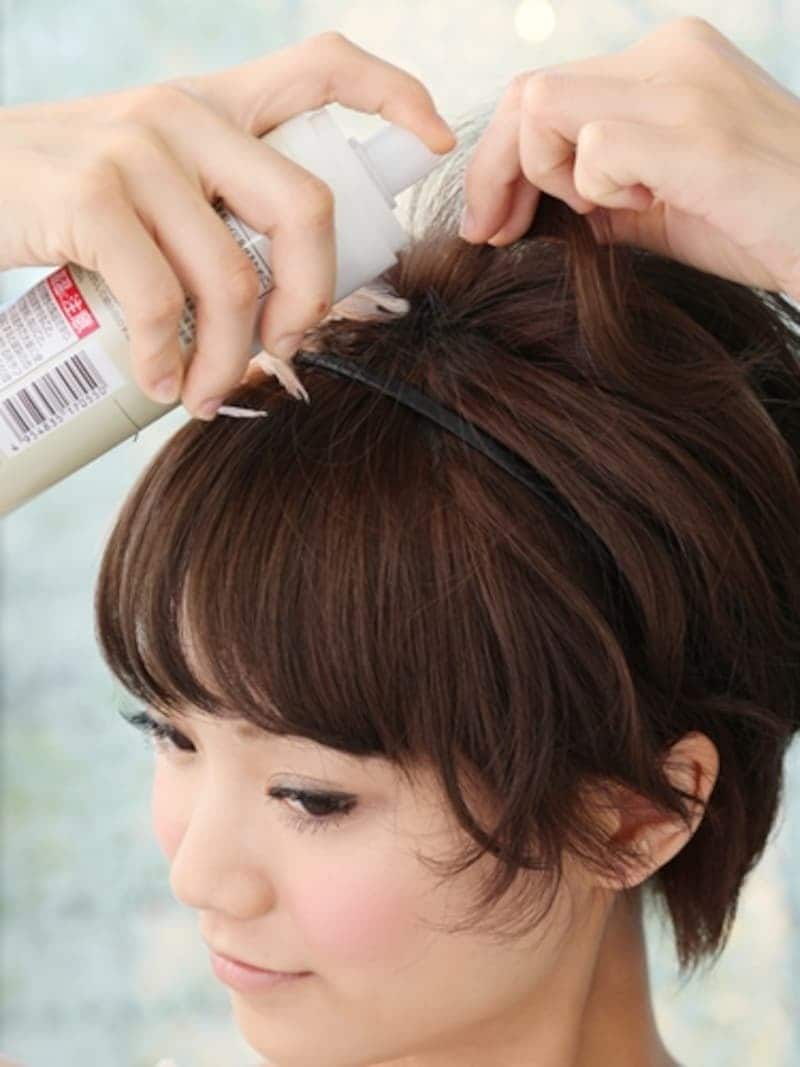 細かくつまんで毛束感を出す