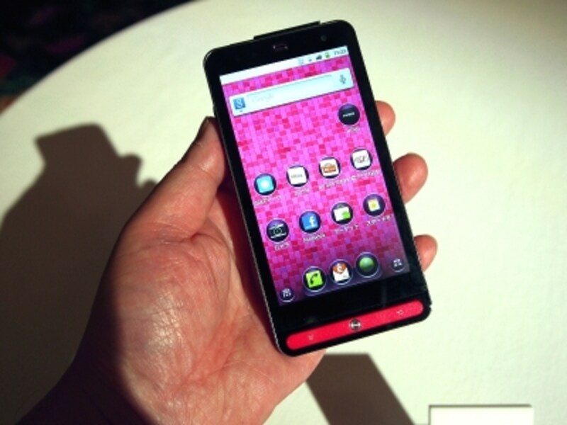 ARROWS&nbsp;Z&nbsp;ISW11F&nbsp;（2011年11月下旬以降）