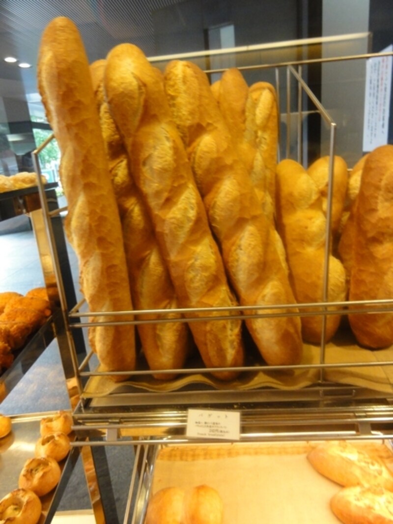いろいろなパンが売られているが、やはりバゲットが人気のようだ