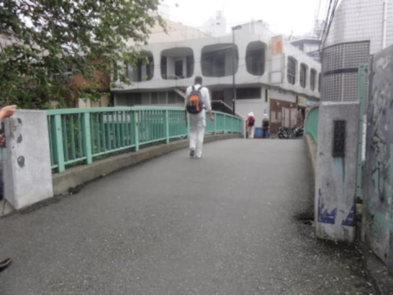 かつてこのあたりは「字undefined清水川」という地名で、その名前にちなんだ橋なのだそうだ。