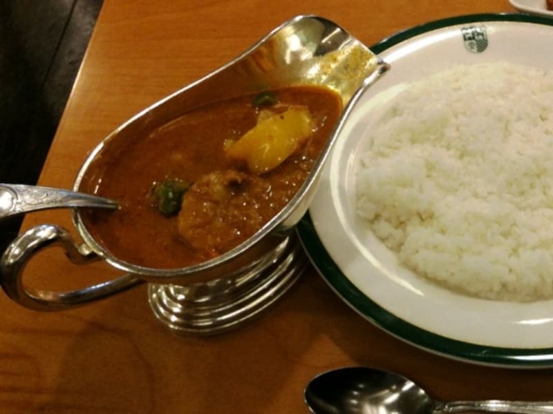 休業中は隣の新宿高野ビル6階で仮店舗営業を行うという同店