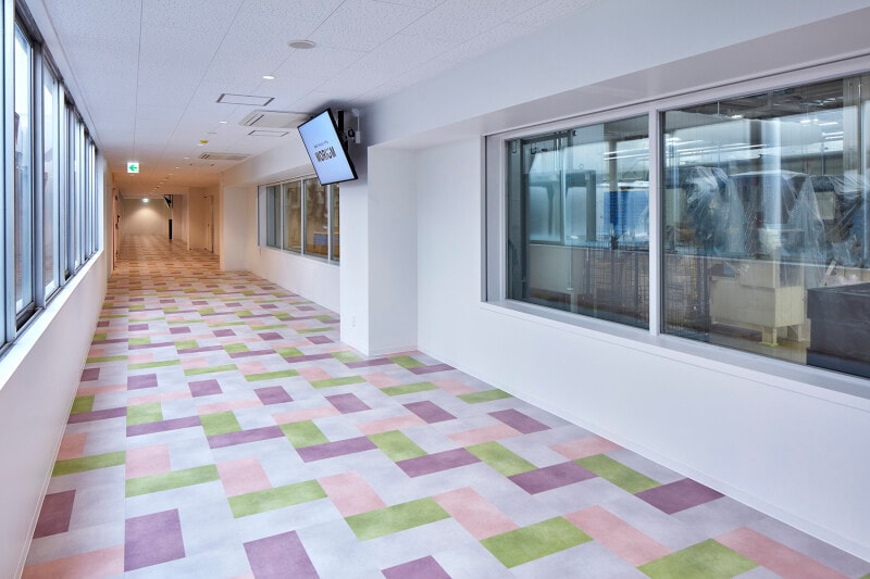 ハイチュウ見学通路(画像提供:森永製菓)