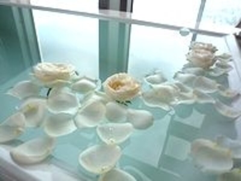 スイートルームのバスタブ