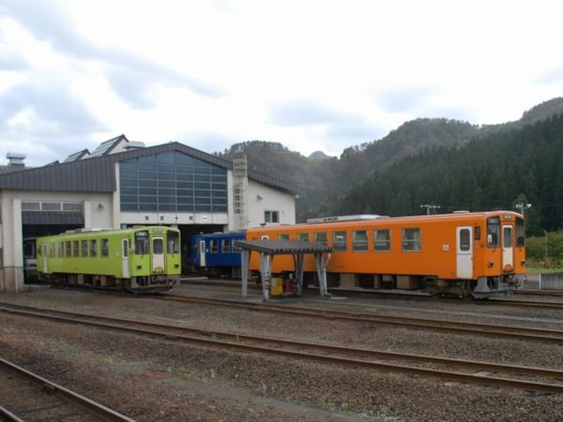 カラフルな内陸線の列車