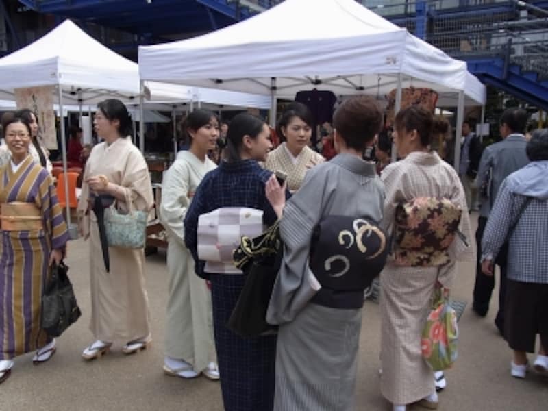 着物の人だらけ。