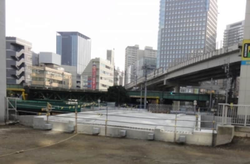 以前は古い鉄橋だった小石川橋。どんな橋になるのかなぁ。