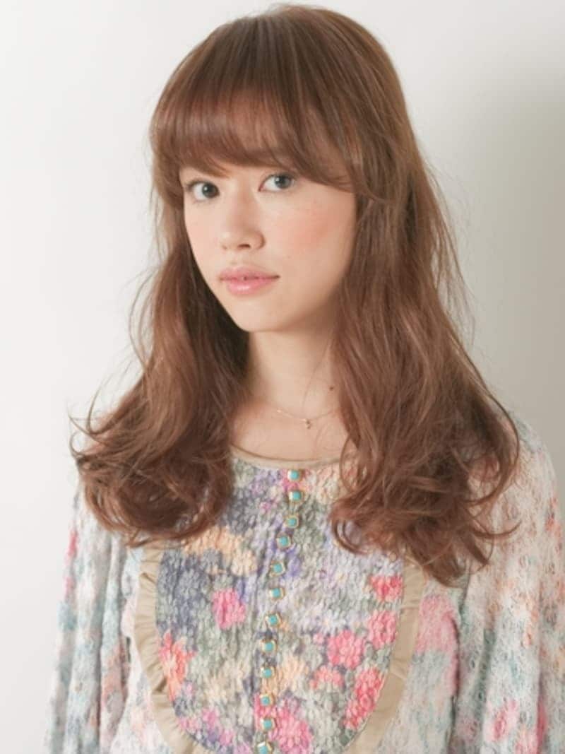 胸上のローレイヤースタイル