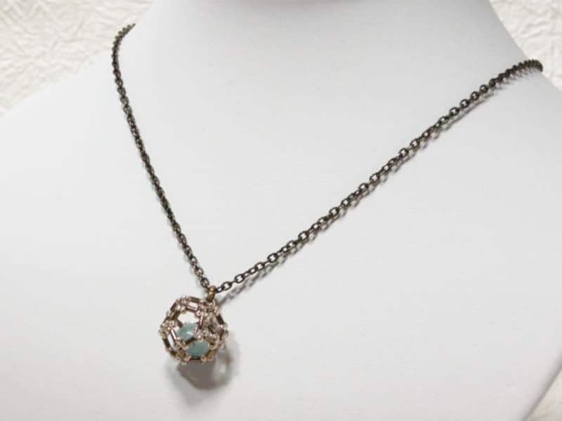 バスケットビーズボールのペンダント