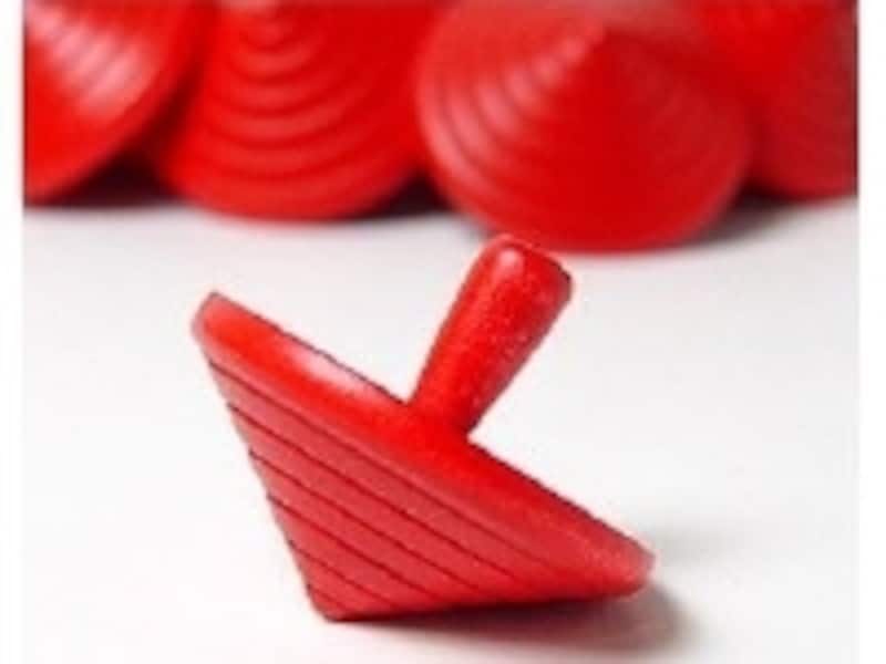 男の子にも女の子にも喜ばれる赤のコマ