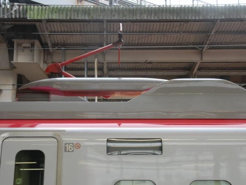 赤いパンタグラフ