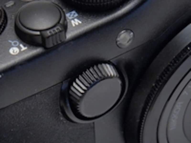 前面のコマンドダイヤルのおかげで設定変更がしやすい