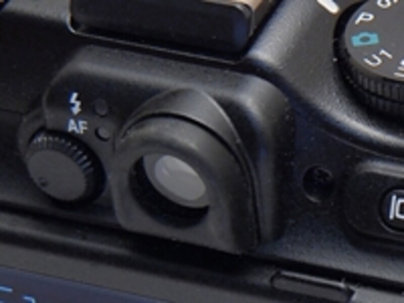 光学ファインダー搭載。バッテリーライフを増やすにも役立つ