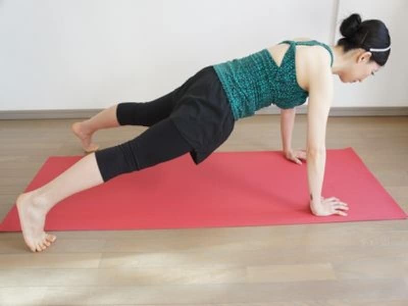 お腹に力を入れるとより◎