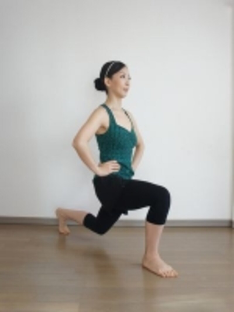 ひざは床ギリギリまで