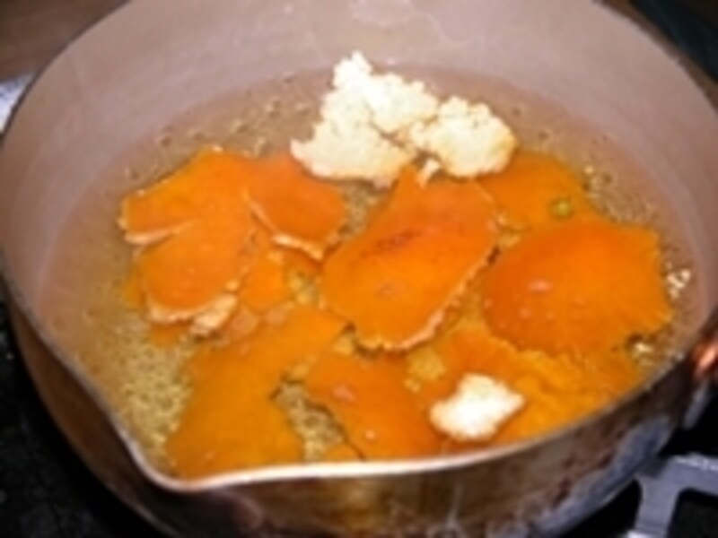 みかんの皮を再利用して床磨き