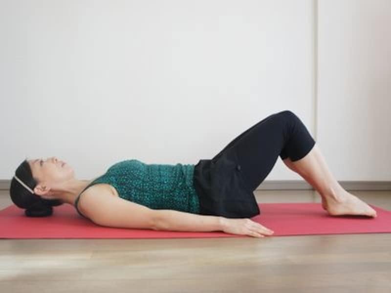 下腹の力で脚を引き寄せる！