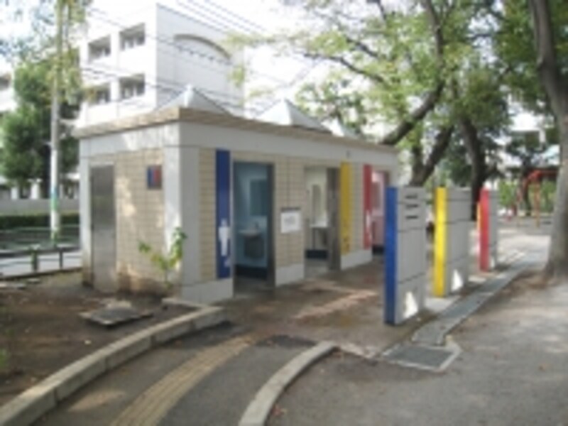 公園のトイレ