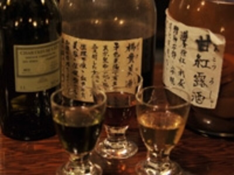 赤、緑、黄色……とまるで信号のよう(撮影:鈴木淳)