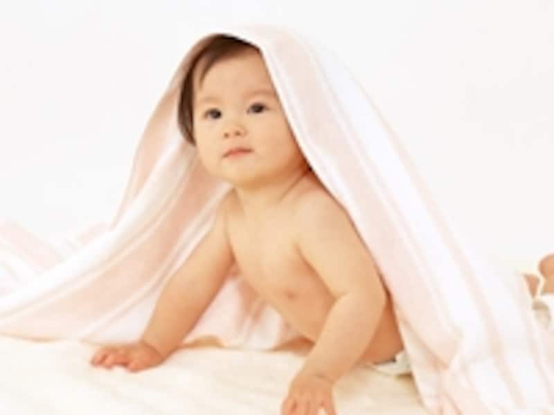 敏感な肌にゴワゴワしたタオルや肌着による摩擦や刺激はNG。赤ちゃんの衣類にも安心して使える柔軟剤など、やわらかさも進化しています。