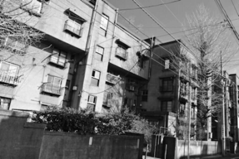 ピクチャーコントロールの「モノクローム」を使って、歴史の重みをイメージしてみた