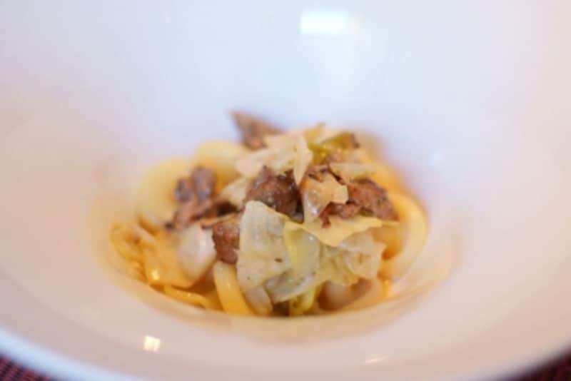 キャベツと自家製サルシッチャのパスタ