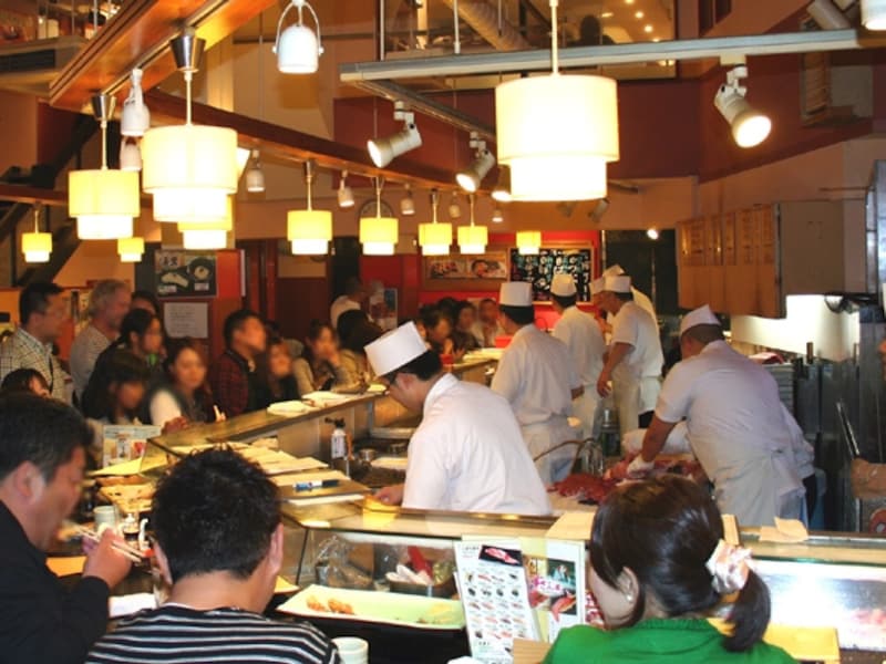 すしざんまい本店、店内