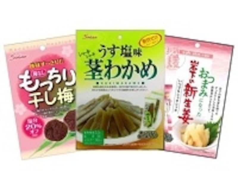 国内シェア90％を誇るおつまみの茎わかめ（中央）。壮関は他にも定番商品を持つ。