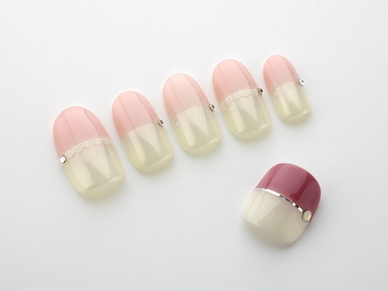 レース使いで楚々とした雰囲気に