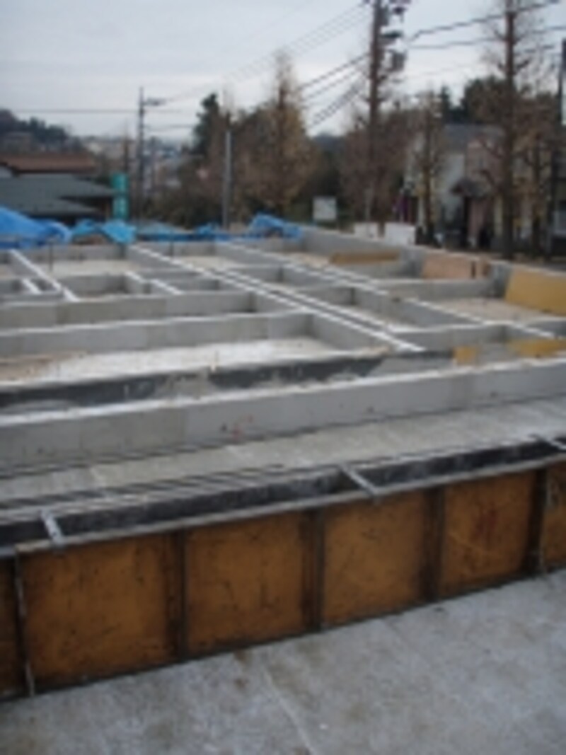 新築マンションの基礎コンクリートに使われた砕石が原因だった（写真はイメージ）。