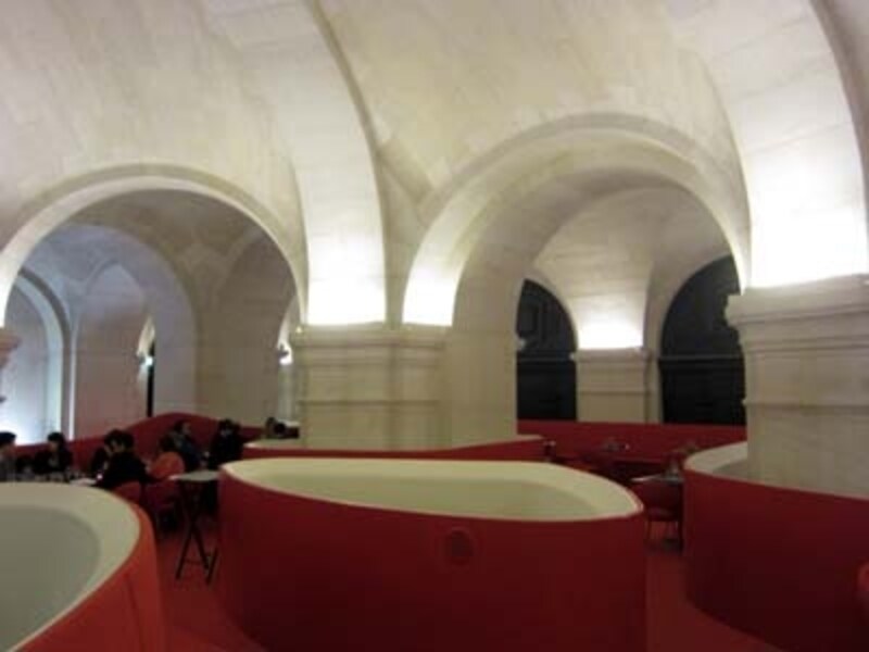 2階の宙に浮いたレストラン