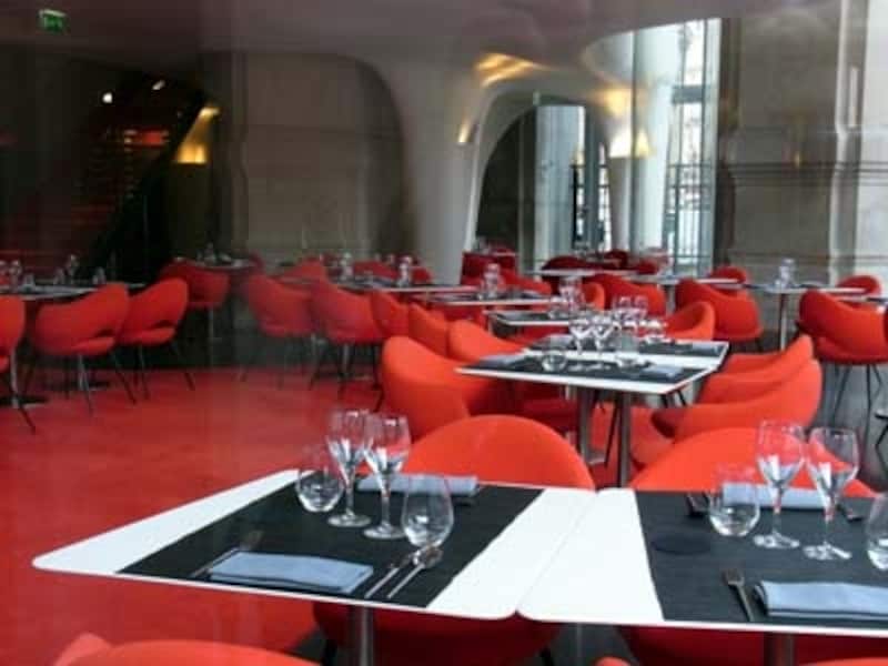 レストラン「L’Opera」の1階の内部